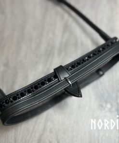 Kombinerad nosgrimma med svarta stenar